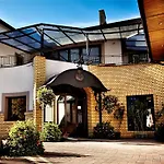 Everest Hotel 3*